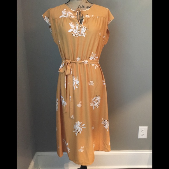 LOFT Dresses & Skirts - Loft Beautiful gold floral